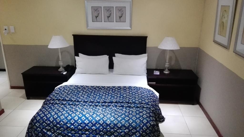 Villa Via Hotel Midrand Zewnętrze zdjęcie