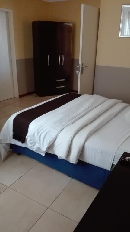 Villa Via Hotel Midrand Zewnętrze zdjęcie