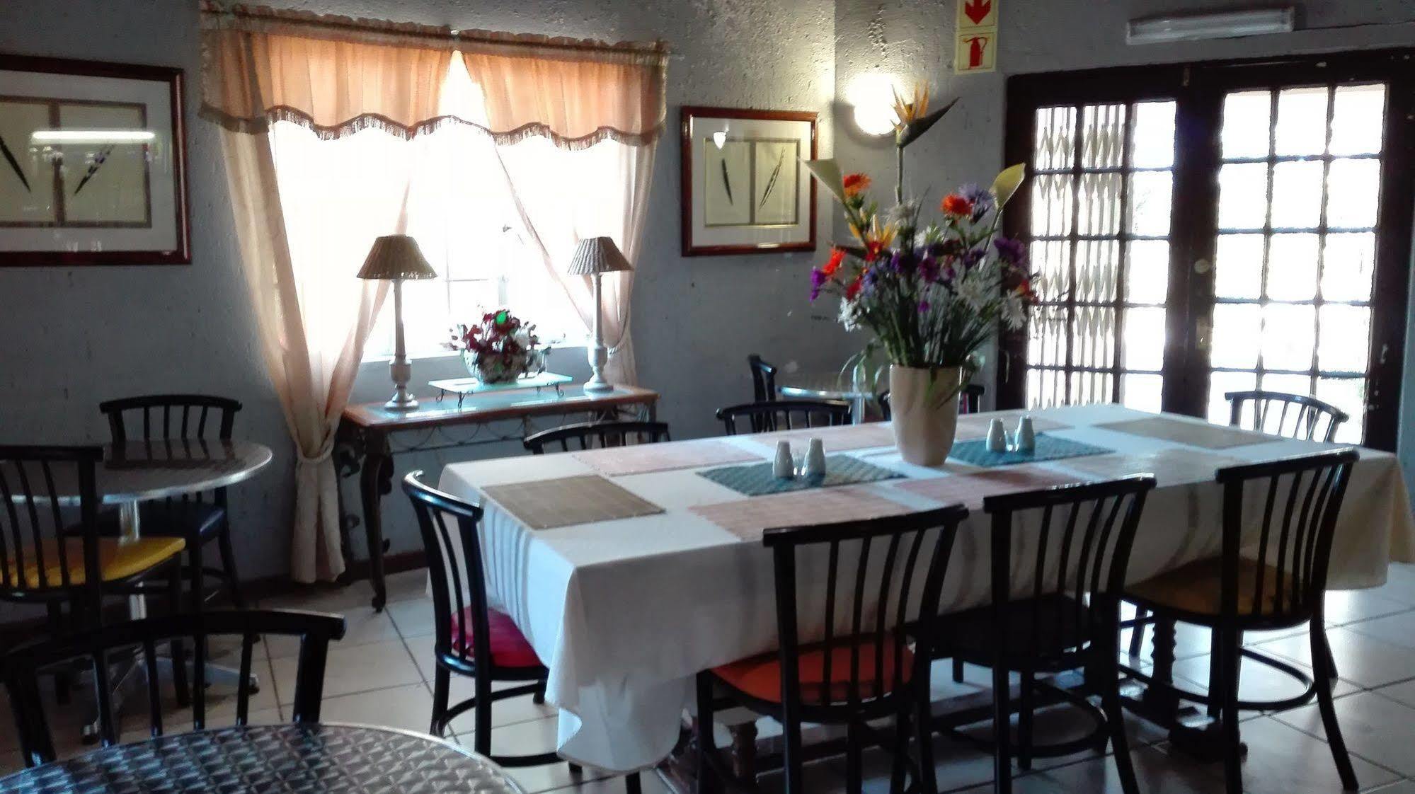 Villa Via Hotel Midrand Zewnętrze zdjęcie