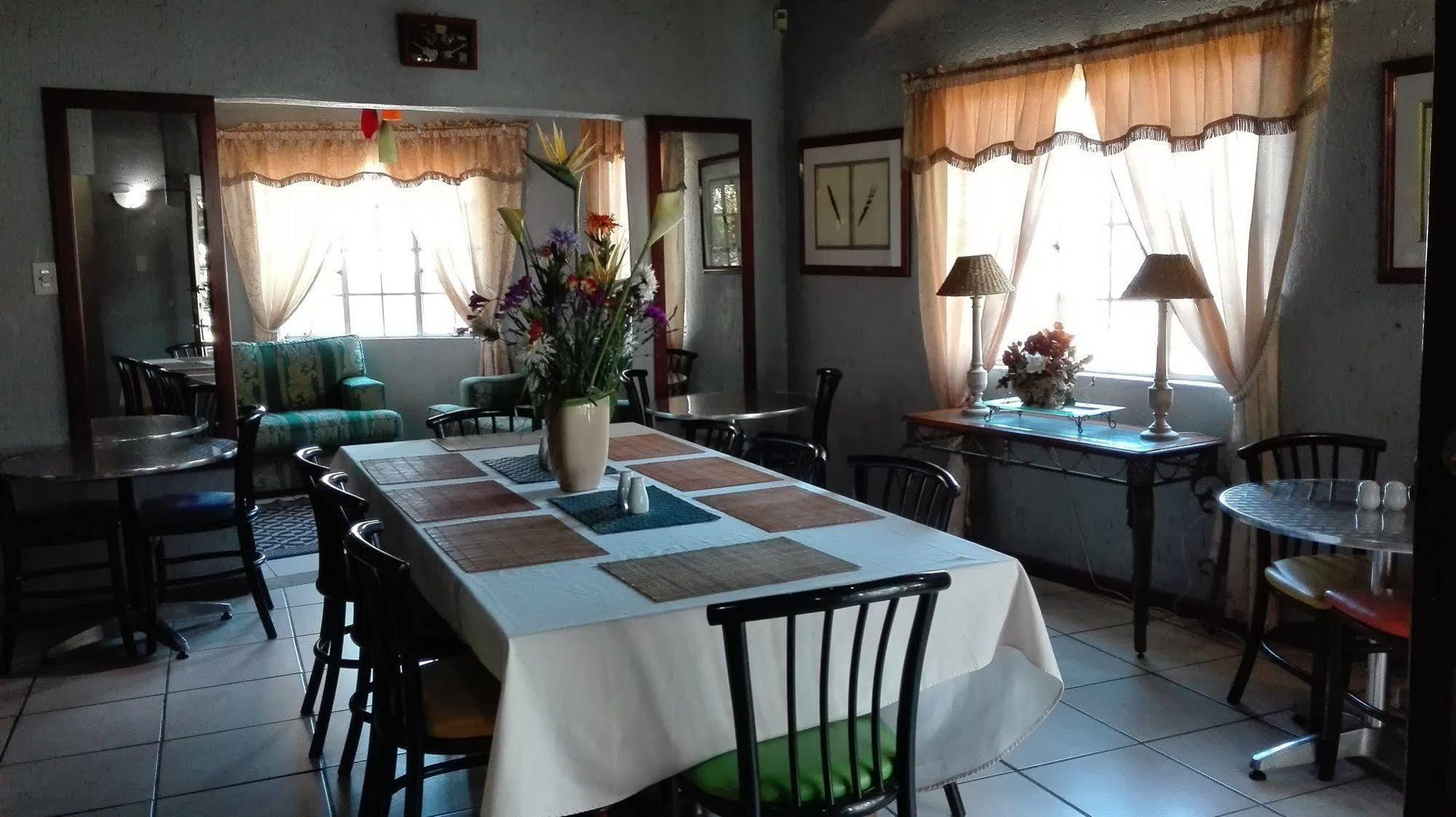 Villa Via Hotel Midrand Zewnętrze zdjęcie