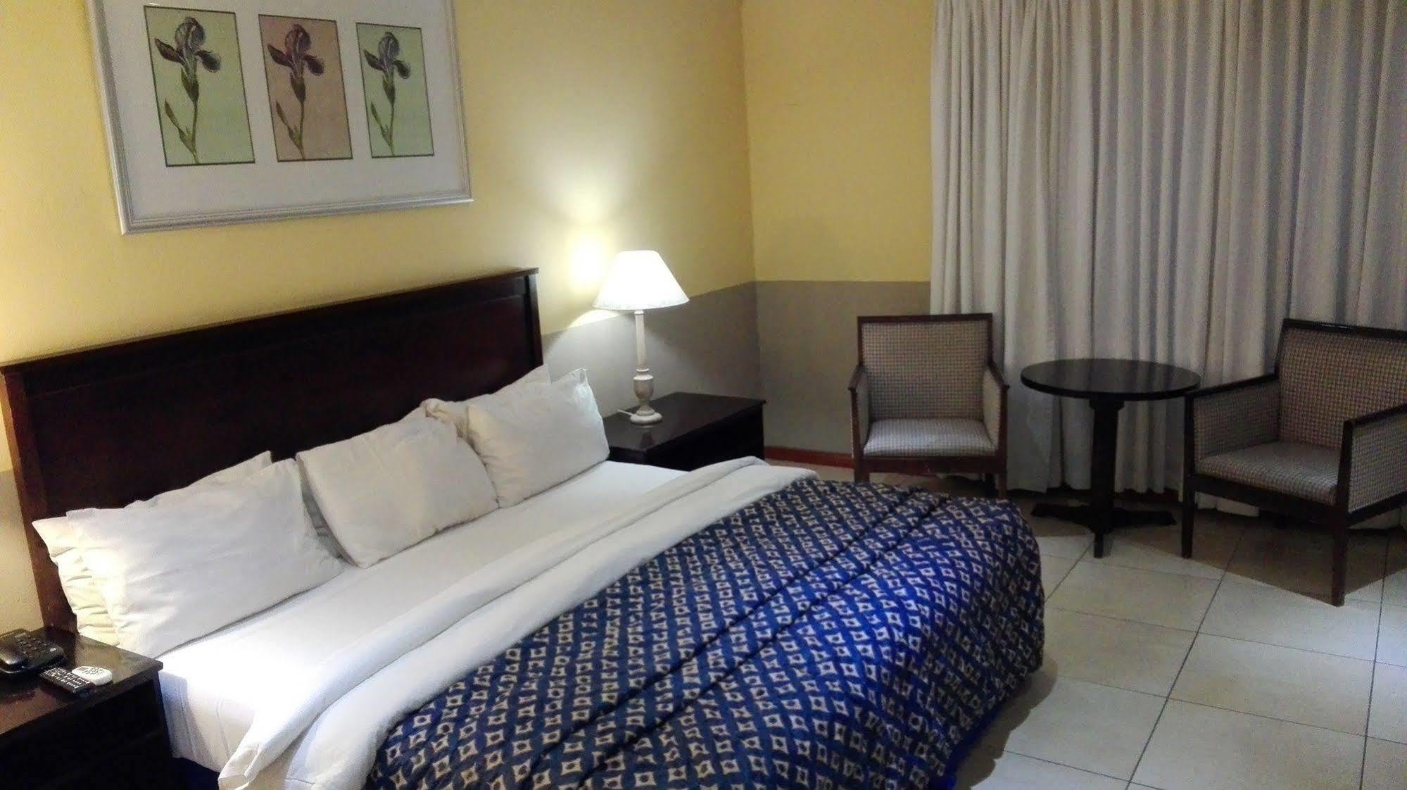 Villa Via Hotel Midrand Zewnętrze zdjęcie