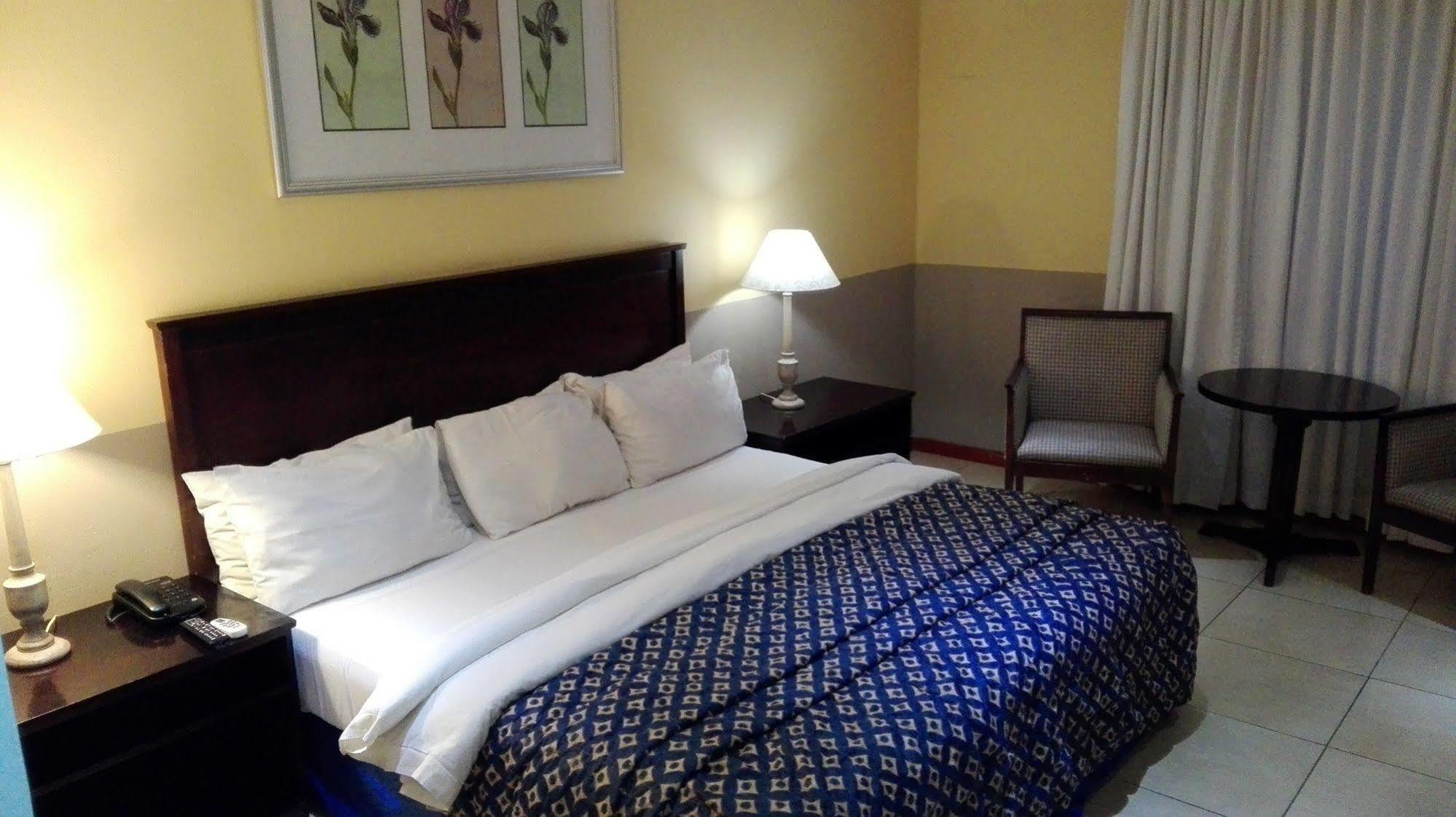 Villa Via Hotel Midrand Zewnętrze zdjęcie