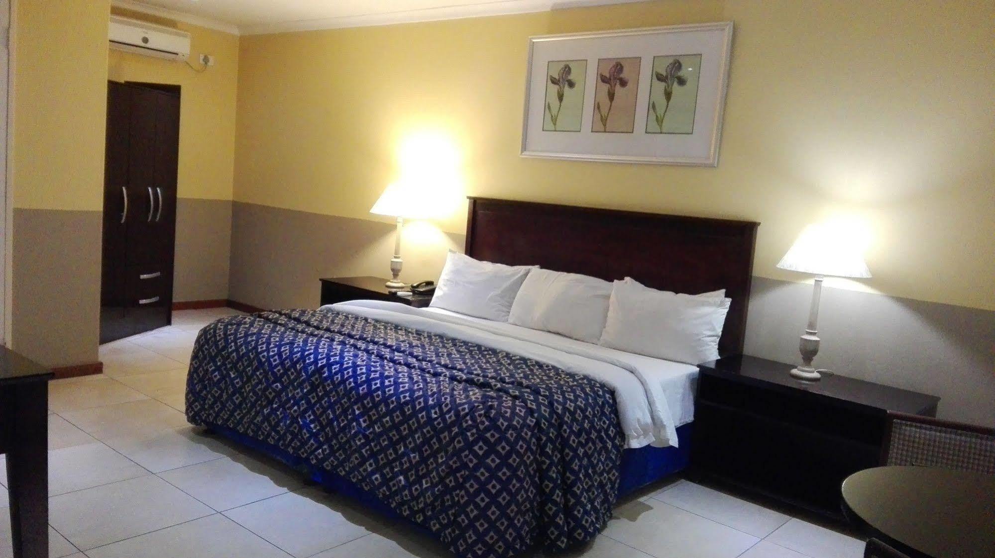 Villa Via Hotel Midrand Zewnętrze zdjęcie
