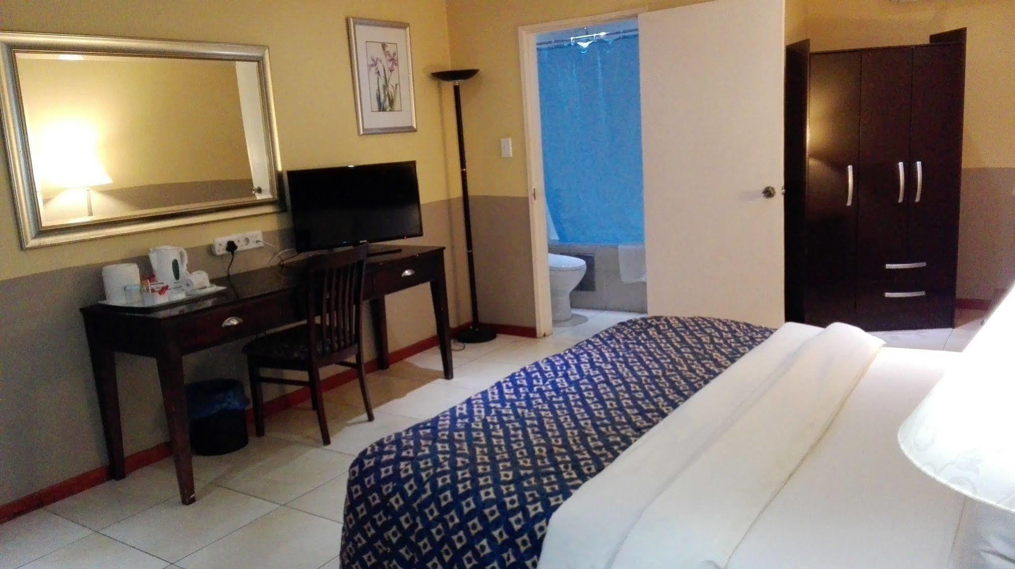 Villa Via Hotel Midrand Zewnętrze zdjęcie