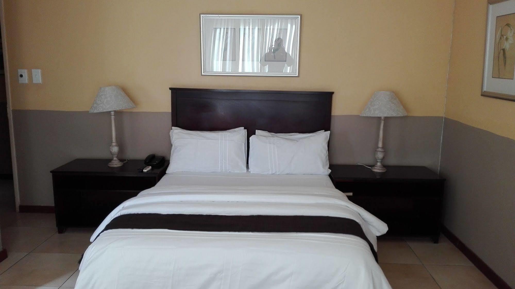 Villa Via Hotel Midrand Zewnętrze zdjęcie