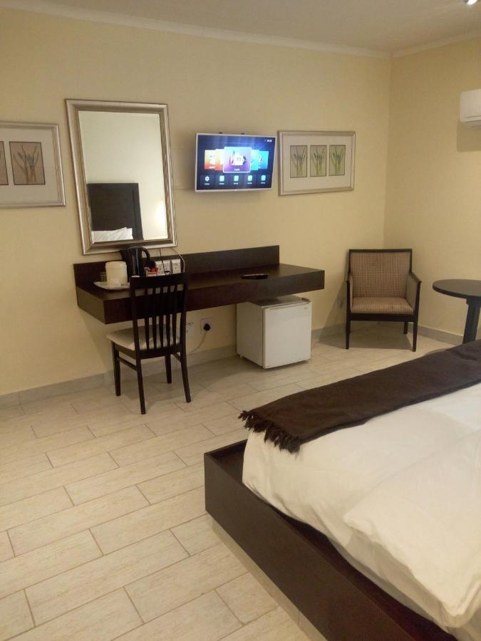 Villa Via Hotel Midrand Zewnętrze zdjęcie